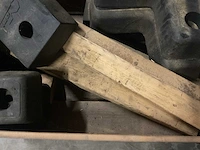 Diverse houten balken en kunstof - afbeelding 2 van  3