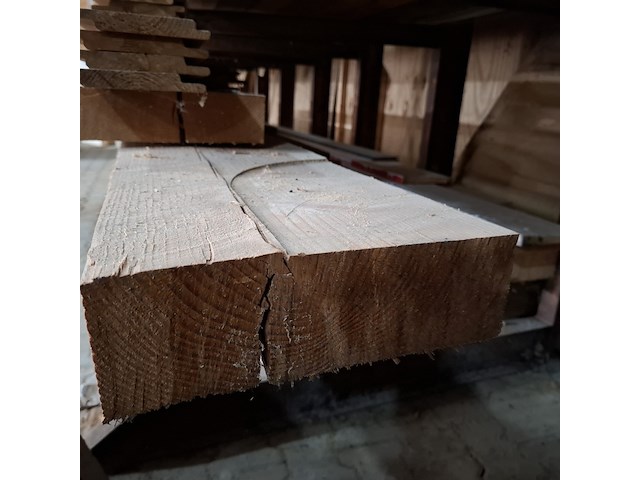 Diverse houten balken en planken - afbeelding 3 van  11