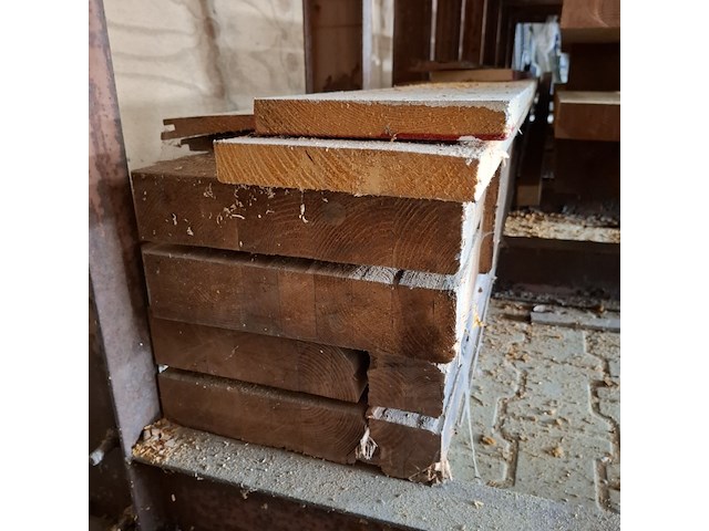 Diverse houten balken en planken - afbeelding 6 van  11
