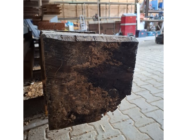 Diverse houten balken en planken - afbeelding 7 van  11