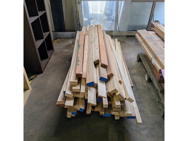 Diverse houten balken - afbeelding 1 van  8
