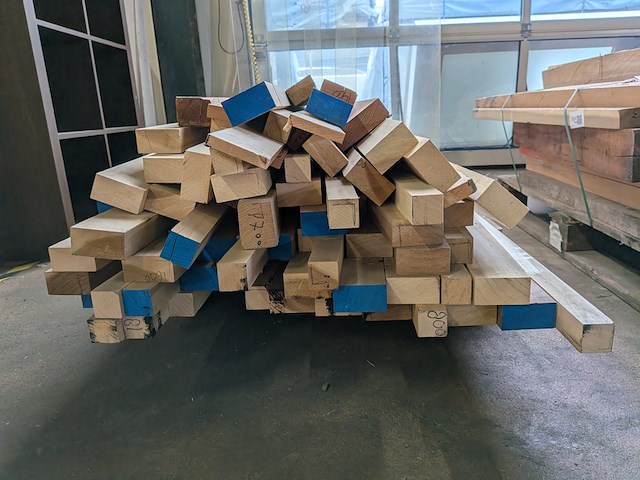 Diverse houten balken - afbeelding 3 van  8