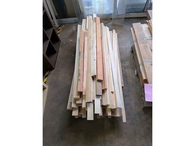 Diverse houten balken - afbeelding 4 van  8