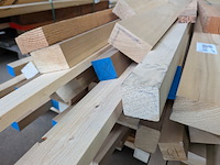 Diverse houten balken - afbeelding 8 van  8