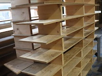 Diverse houten rekken, diverse afmetingen & grijs houten tafel - afbeelding 2 van  8