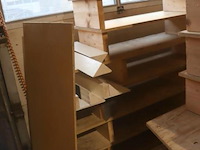 Diverse houten rekken, diverse afmetingen & grijs houten tafel - afbeelding 3 van  8
