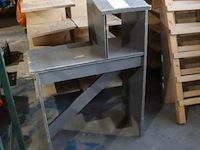 Diverse houten rekken, diverse afmetingen & grijs houten tafel - afbeelding 6 van  8