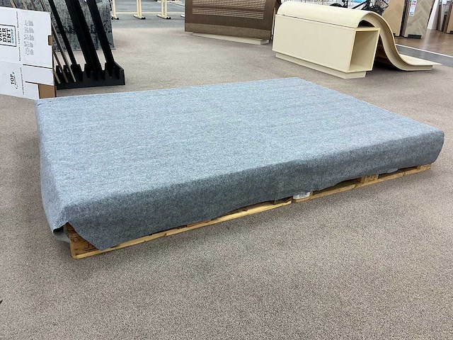 Diverse houten vloerkleden displays - afbeelding 2 van  9