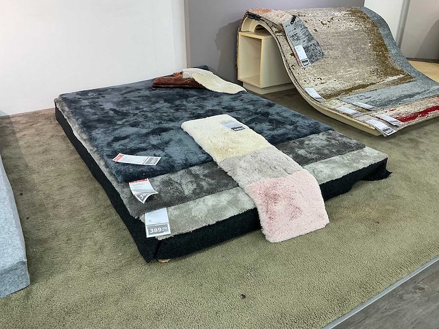 Diverse houten vloerkleden displays - afbeelding 4 van  9