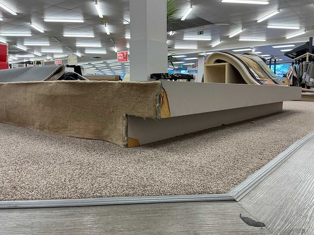 Diverse houten vloerkleden displays - afbeelding 6 van  9