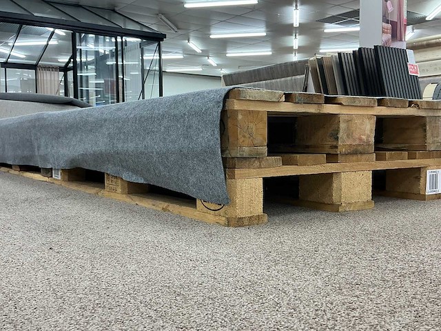 Diverse houten vloerkleden displays - afbeelding 9 van  9