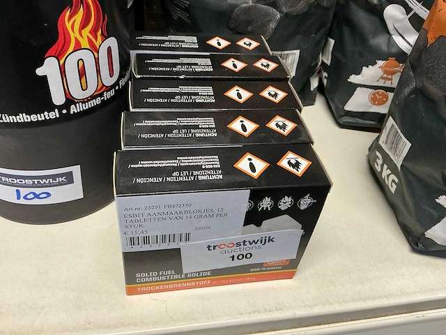 Diverse houtskool en aanmaakblokjes - afbeelding 2 van  5