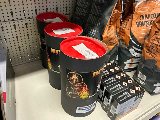 Diverse houtskool en aanmaakblokjes - afbeelding 3 van  5