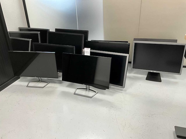 Diverse hp/dell monitoren (13x) - afbeelding 1 van  4