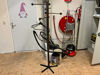 Diverse huishoudartikelen met kast - afbeelding 4 van  11