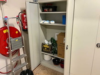 Diverse huishoudartikelen met kast - afbeelding 11 van  11