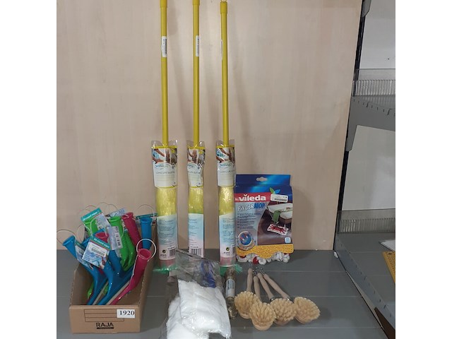 Diverse huishoudelijke accessoires (d1920) - afbeelding 2 van  3