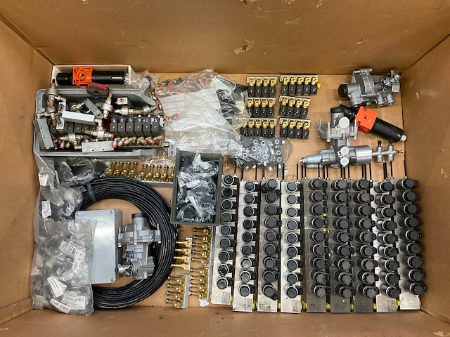 Diverse hydrauliek besturing - afbeelding 1 van  7