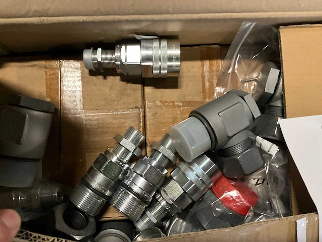 Diverse hydrauliek koppelingen - afbeelding 2 van  4