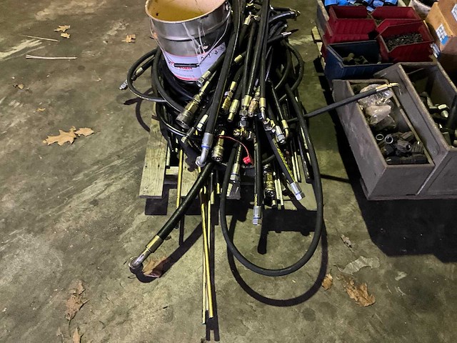 Diverse hydrauliek slangen - afbeelding 2 van  5
