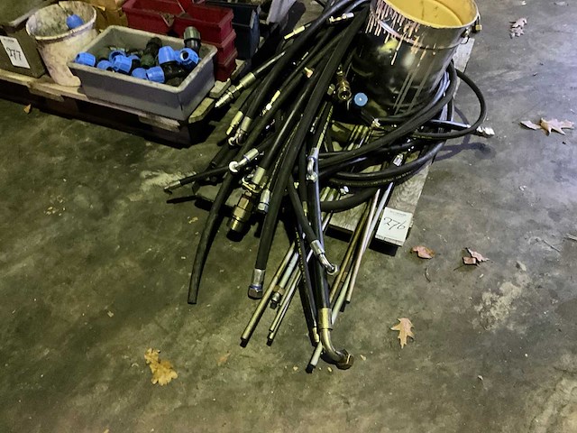 Diverse hydrauliek slangen - afbeelding 3 van  5