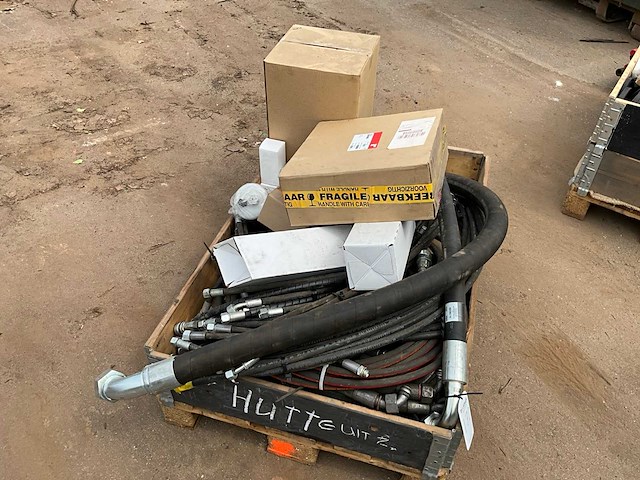 Diverse hydrauliek slangen - afbeelding 1 van  6