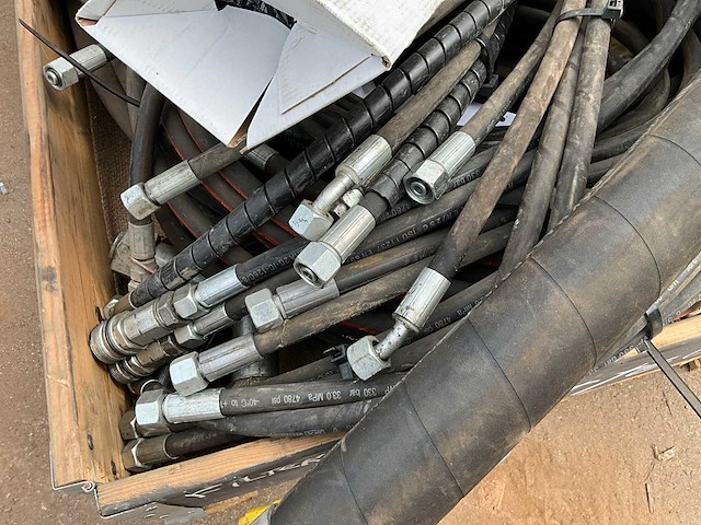 Diverse hydrauliek slangen - afbeelding 4 van  6
