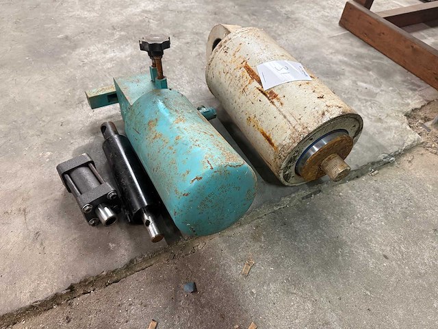 Diverse hydraulische cilinders (4x) - afbeelding 3 van  3