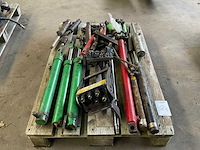 Diverse hydraulische cilinders - afbeelding 1 van  5