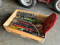 Diverse hydraulische cilinders - afbeelding 1 van  4