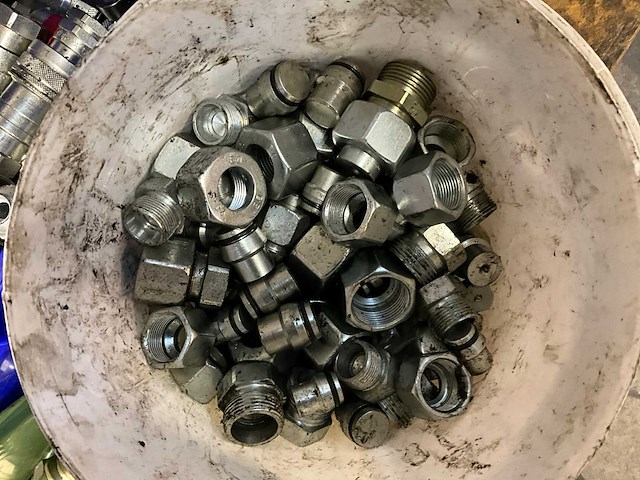 Diverse hydraulische en pneumatische koppelingen en connectoren - afbeelding 2 van  10