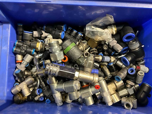 Diverse hydraulische en pneumatische koppelingen en connectoren - afbeelding 7 van  10