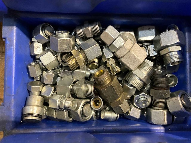 Diverse hydraulische en pneumatische koppelingen en connectoren - afbeelding 8 van  10