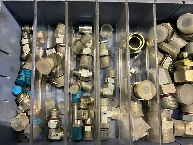 Diverse hydraulische en pneumatische koppelingen en connectoren - afbeelding 9 van  10