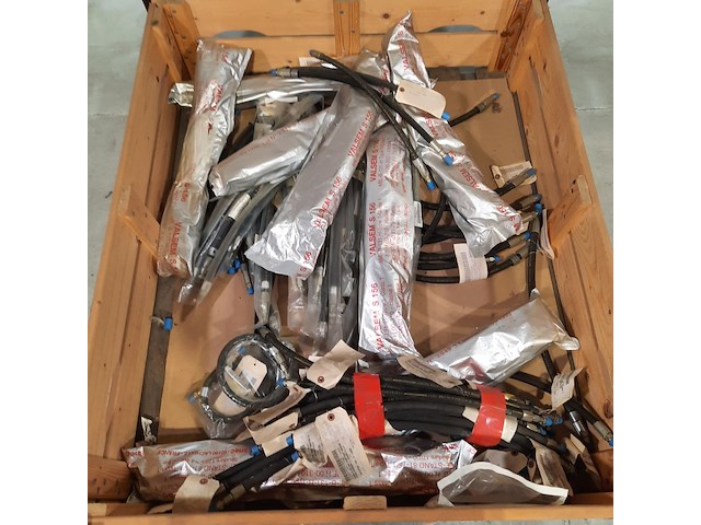 Diverse hydraulische slangen - afbeelding 2 van  7