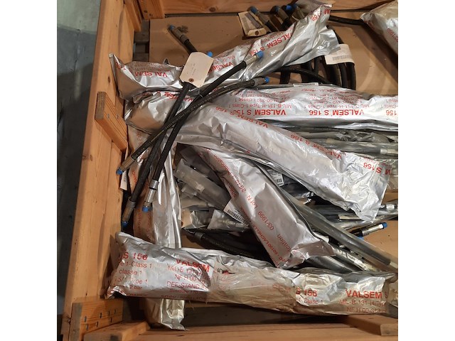Diverse hydraulische slangen - afbeelding 5 van  7