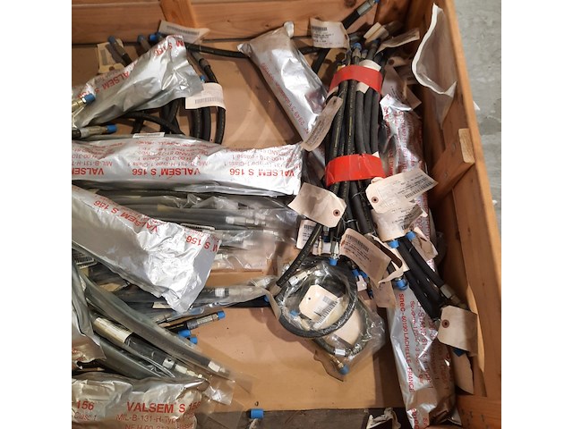 Diverse hydraulische slangen - afbeelding 6 van  7