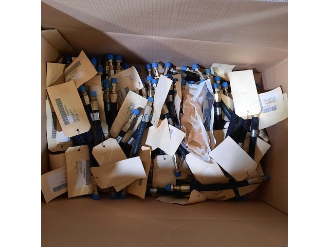 Diverse hydraulische slangen - afbeelding 6 van  12