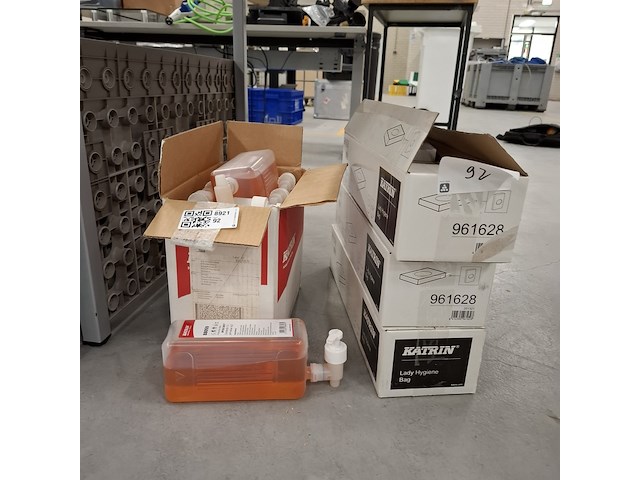 Diverse hygiëne producten - afbeelding 1 van  4