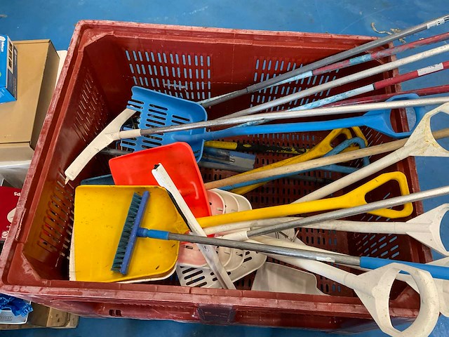Diverse hygiene uitrusting - afbeelding 8 van  13