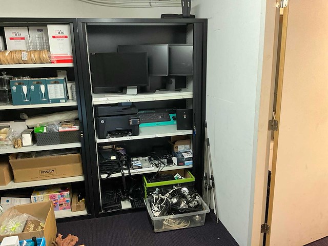 Diverse ict benodigdheden en hardware - afbeelding 1 van  5