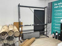 Diverse ijzeren winkelmeubels