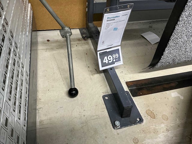 Diverse ijzeren winkelmeubels - afbeelding 6 van  6