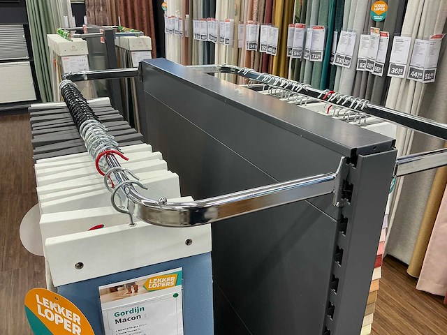 Diverse ijzeren winkelstelling - afbeelding 2 van  15