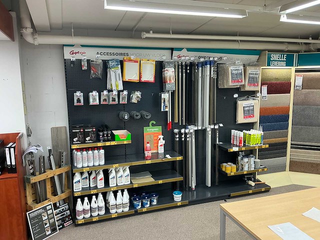 Diverse ijzeren winkelstelling - afbeelding 1 van  15