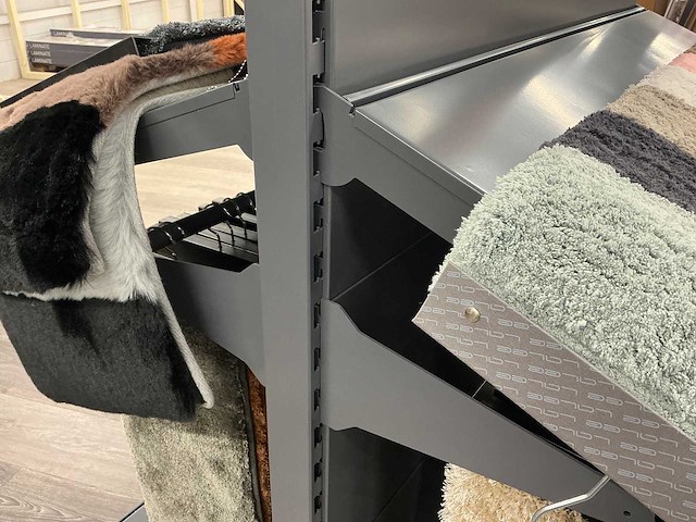 Diverse ijzeren winkelstelling - afbeelding 12 van  15