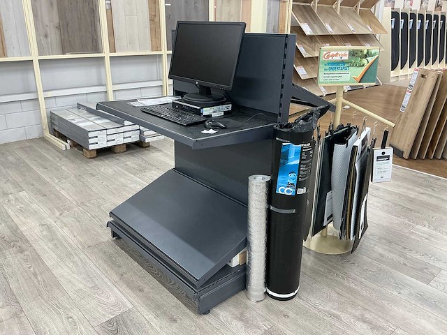 Diverse ijzeren winkelstelling - afbeelding 14 van  15