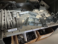 Diverse ijzerwaren en bevestigingsmateriaal - afbeelding 7 van  16