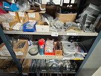 Diverse ijzerwaren en bevestigingsmateriaal - afbeelding 1 van  16