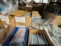 Diverse ijzerwaren en bevestigingsmateriaal - afbeelding 10 van  16